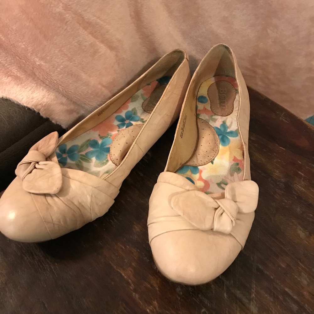Born flats with bow